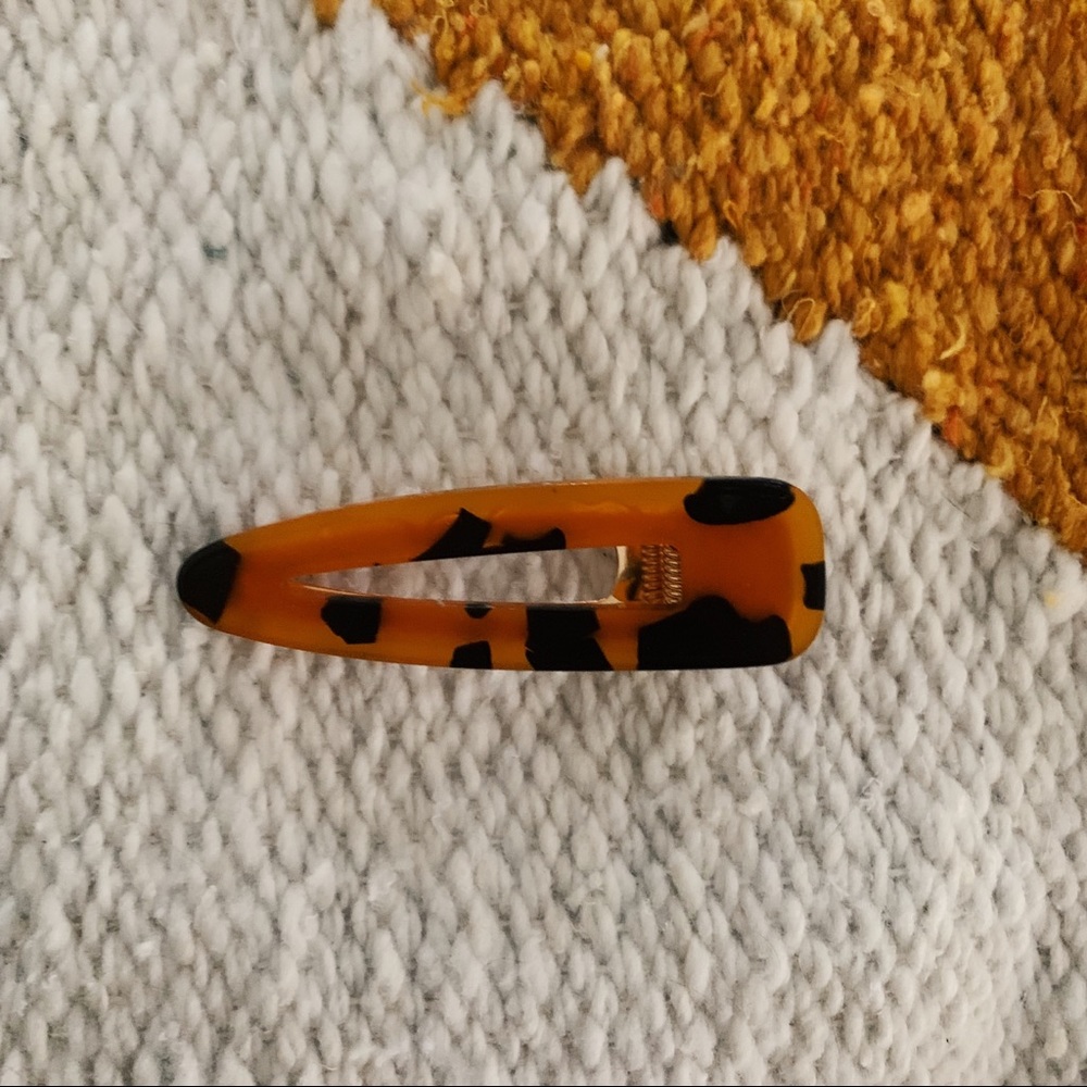 tortoise shell print hair clip